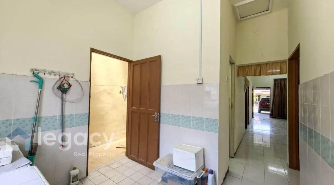 rumah-teres-setingkat-taman-bandar-universiti-seri-iskandar-07