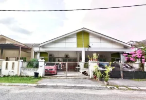 Rumah teres setingkat untuk dijual di Lakeville, Seri Iskandar, Perak