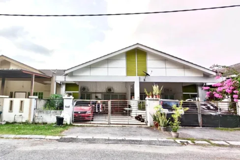 Rumah teres setingkat untuk dijual di Lakeville, Seri Iskandar, Perak