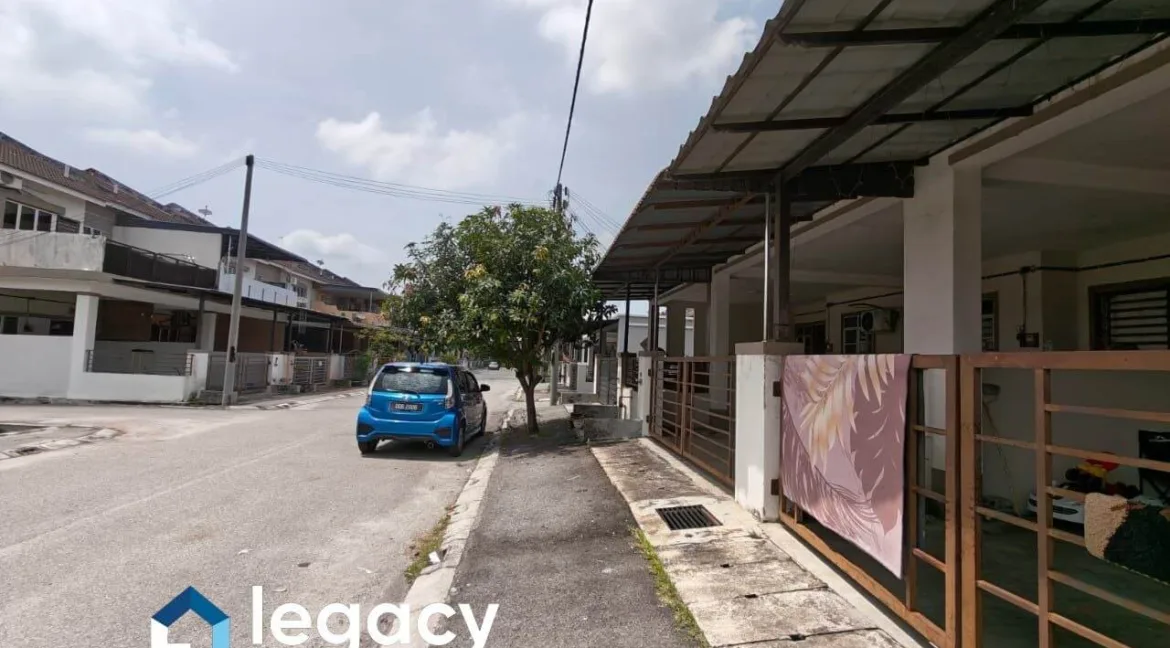 rumah-teres-setingkat-untuk-dijual-di-taman-metro-pengkalan-batu-gajah-06