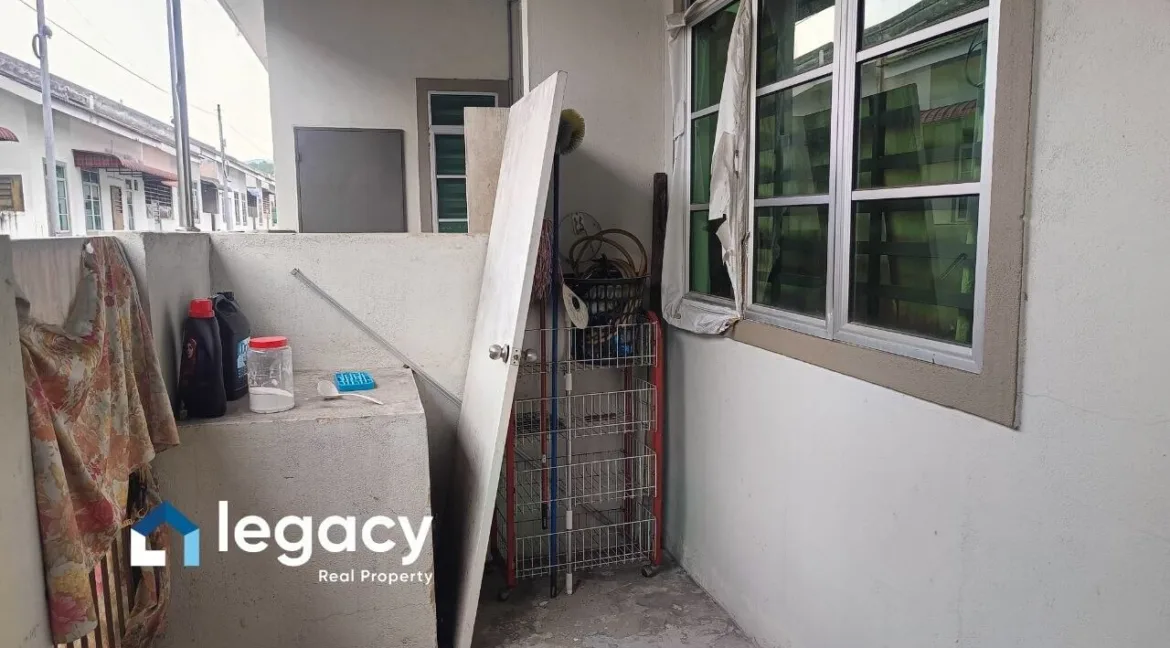 rumah-teres-setingkat-untuk-dijual-di-taman-metro-pengkalan-batu-gajah-11