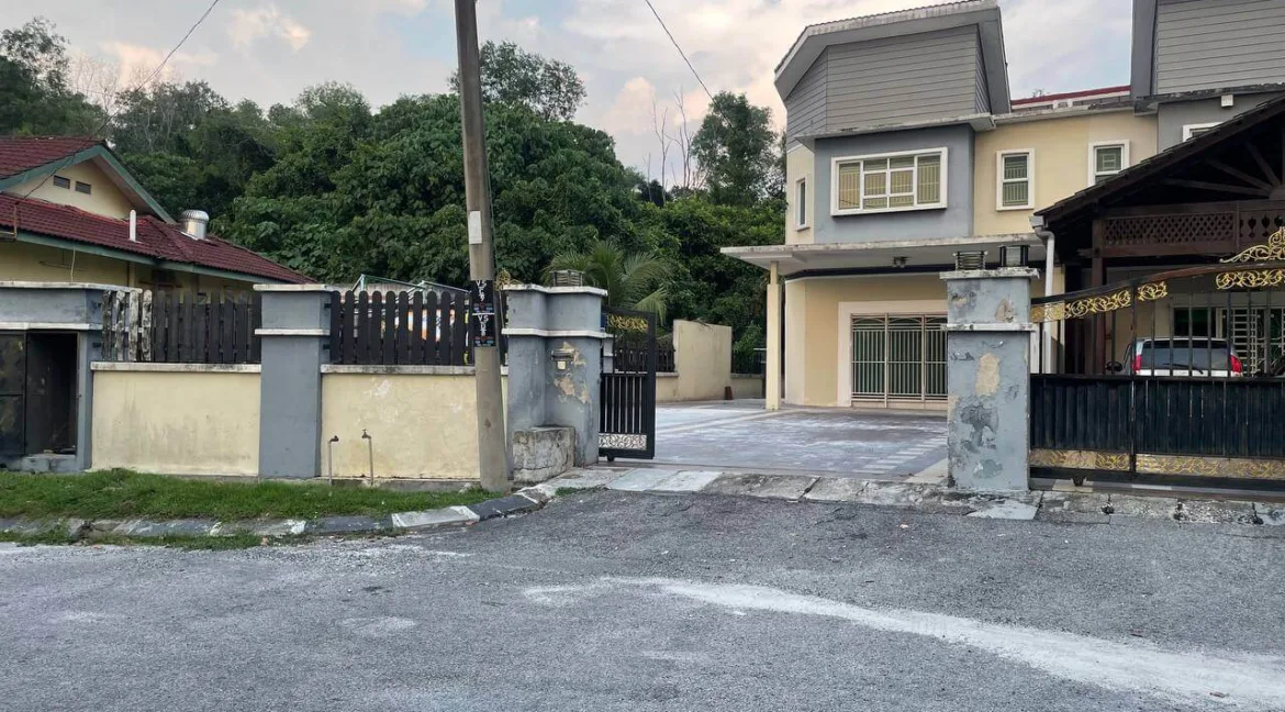 Semi d dua tingkat untuk dijual di Halaman Seri Rahmat, Batu Gajah, Perak
