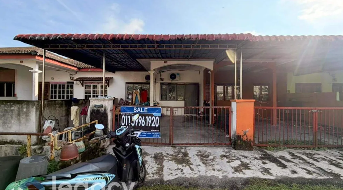 Rumah teres setingkat untuk dijual di Taman Di Awan, Mambang Di Awan, Perak