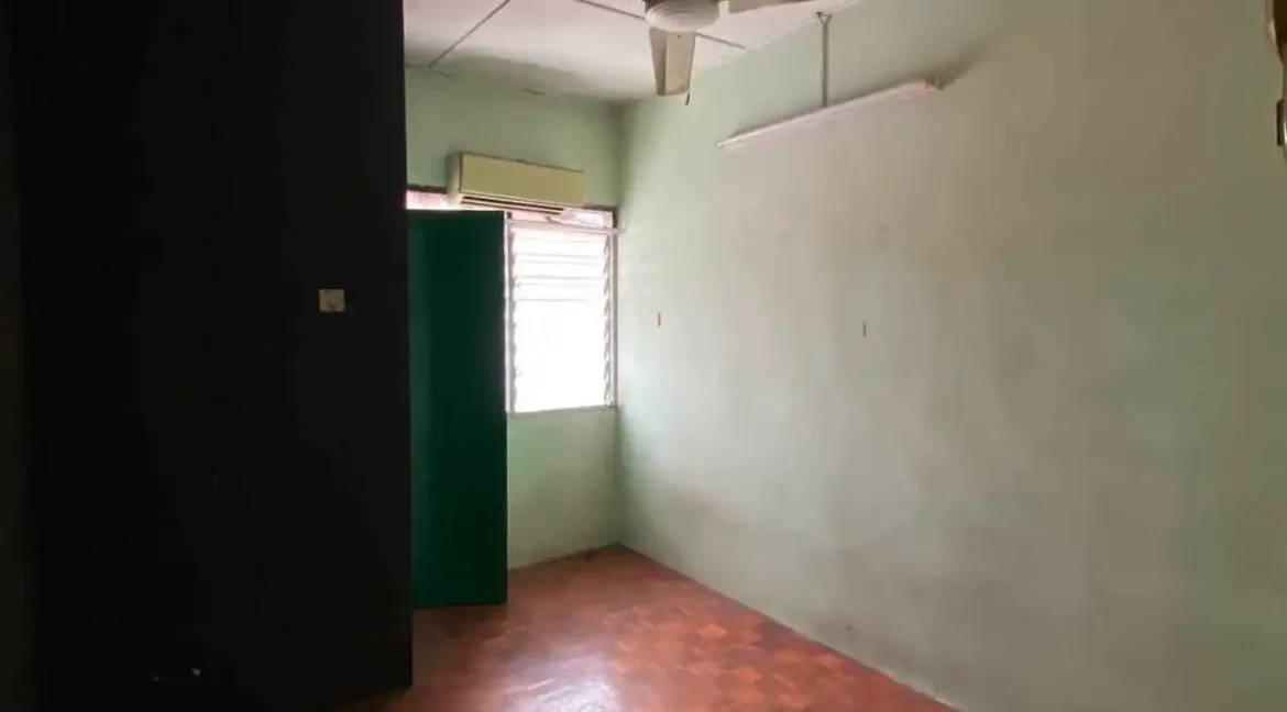 rumah-teres-2-tingkat-untuk-dijual-di-taman-ampang-ipoh-19