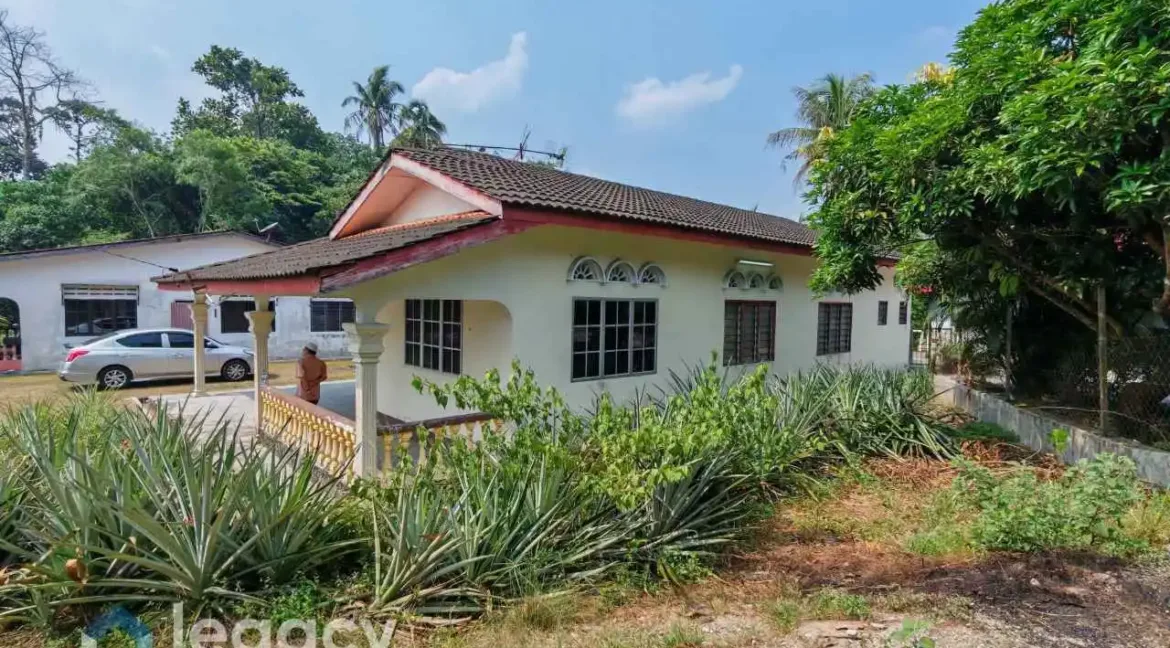 banglo-setingkat-untuk-dijual-di-kampung-serentang-bidor-perak-04