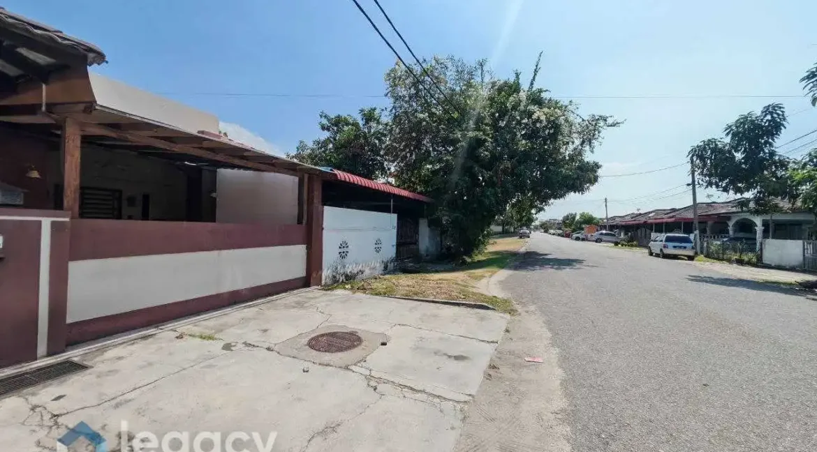 rumah-semi-d-untuk-dijual-di-taman-samudera-manjung-02