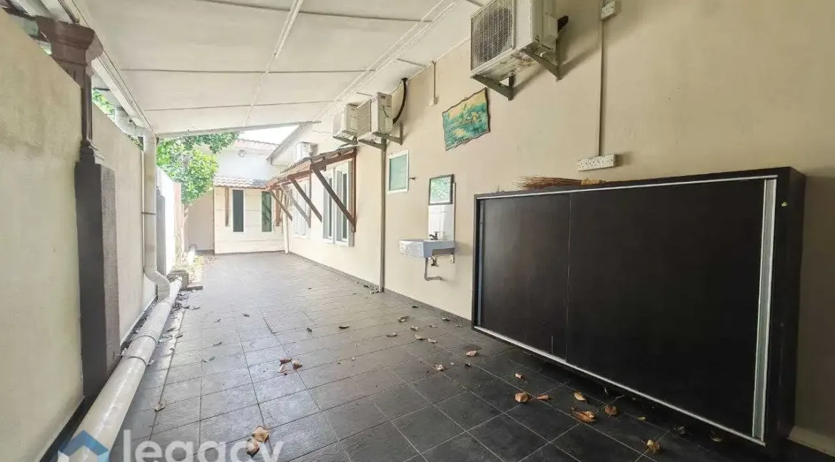 rumah-semi-d-untuk-dijual-di-taman-samudera-manjung-07