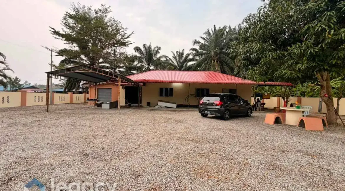 rumah-sesebuah-untuk-dijual-di-rpt-kampung-deralik-sitiawan-perak-02
