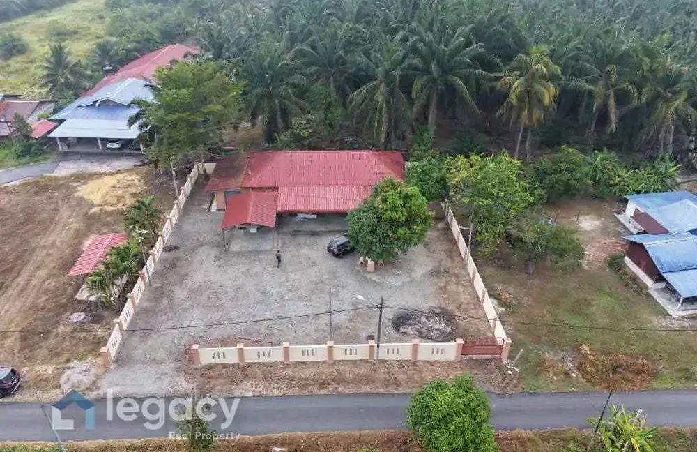 rumah-sesebuah-untuk-dijual-di-rpt-kampung-deralik-sitiawan-perak-03