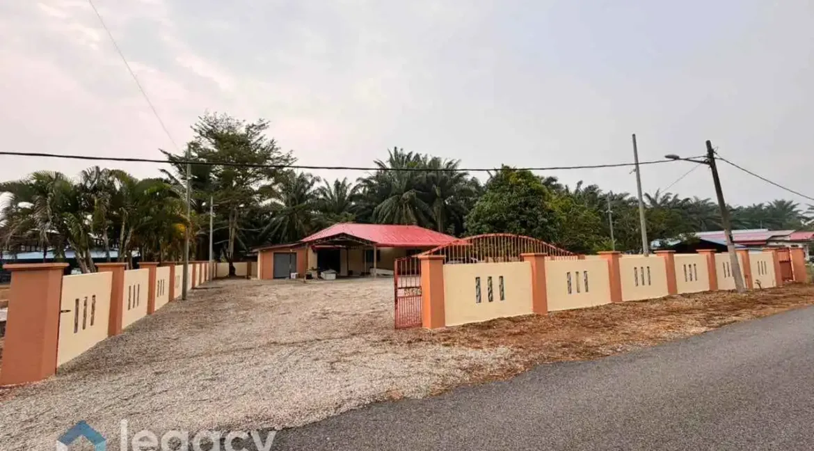 rumah-sesebuah-untuk-dijual-di-rpt-kampung-deralik-sitiawan-perak-06