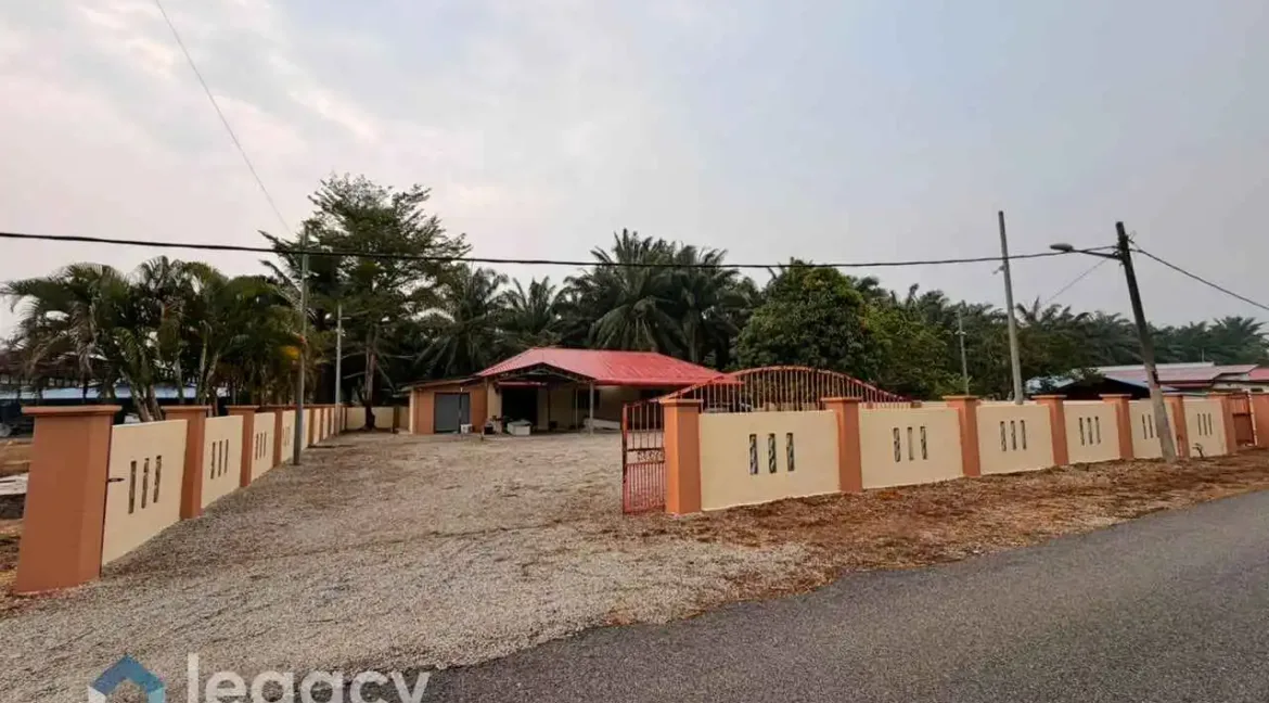 rumah-sesebuah-untuk-dijual-di-rpt-kampung-deralik-sitiawan-perak-07