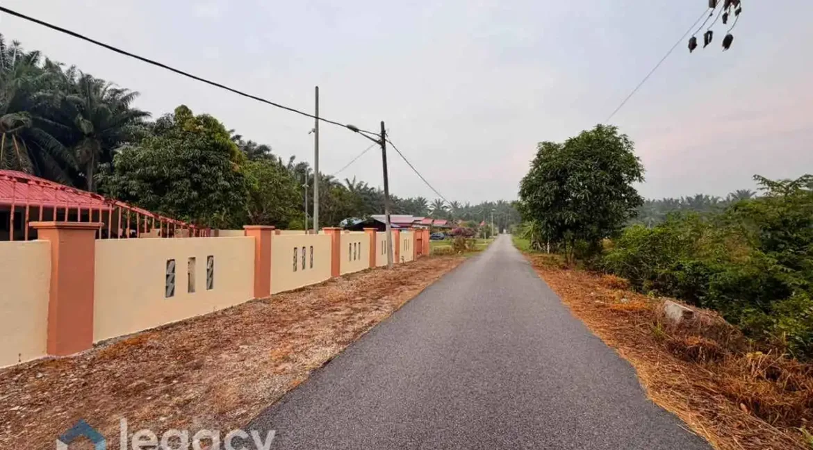 rumah-sesebuah-untuk-dijual-di-rpt-kampung-deralik-sitiawan-perak-08