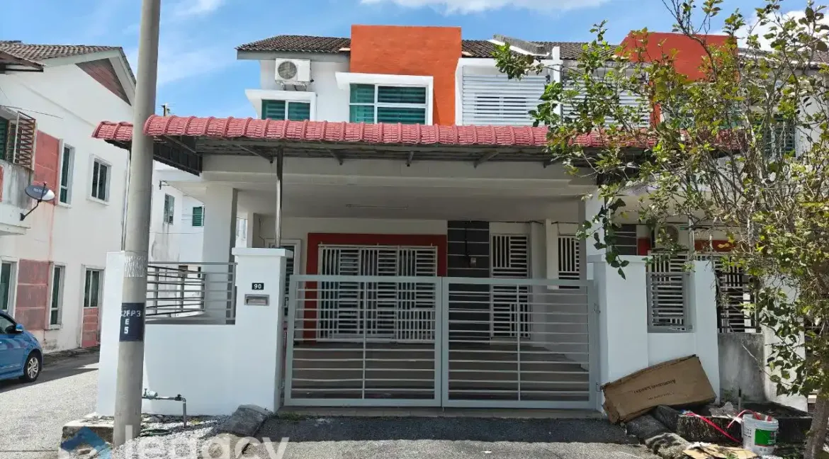 Rumah teres 2 tingkat untuk dijual di Lakeville, Seri Iskandar, Perak <br>