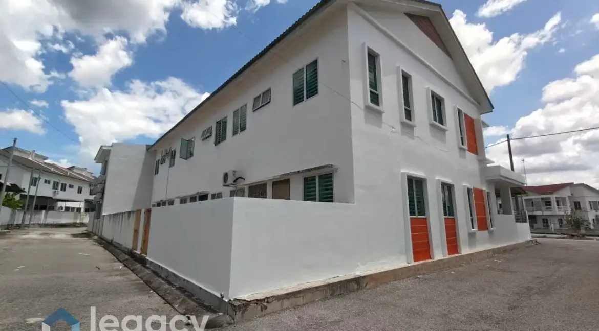 rumah-teres-2-tingkat-lakeville-seri-iskandar-13