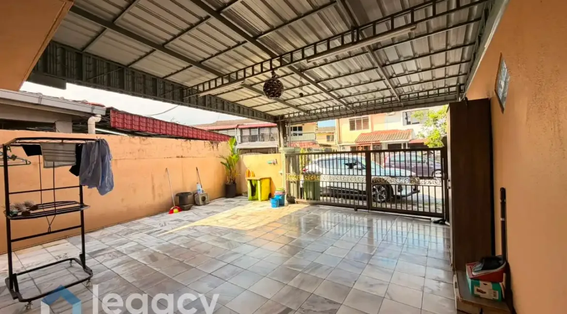 teres-dua-tingkat-untuk-dijual-di-taman-silibin-ipoh-07