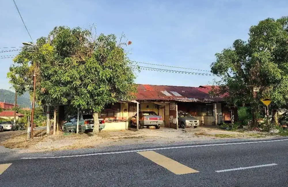 rumah-sewa-2-pintu-untuk-dijual-di-kampung-manjoi-ipoh-05