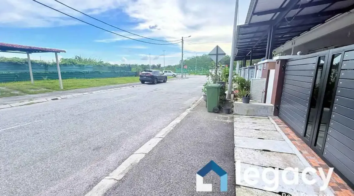 rumah-teres-cluster-1-tingkat-untuk-dijual-di-taman-kinding-flora-tanjung-rambutan-05