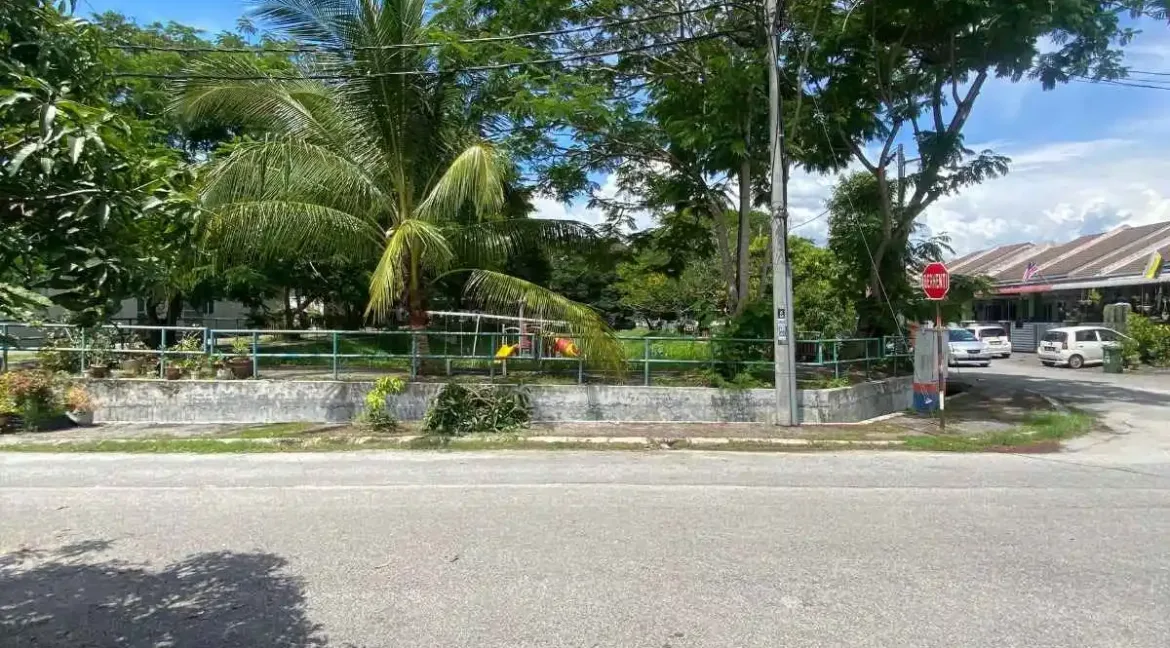 rumah-teres-setingkat-corner-lot-taman-chemor-ria-chemor-04