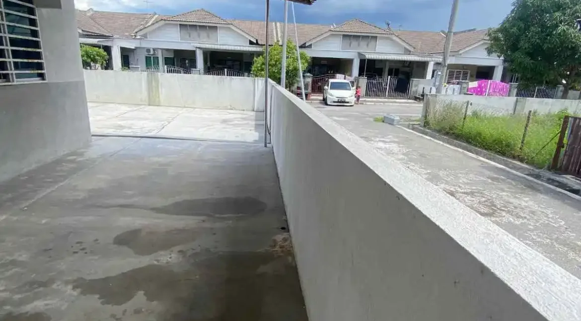 rumah-teres-setingkat-corner-lot-taman-chemor-ria-chemor-08