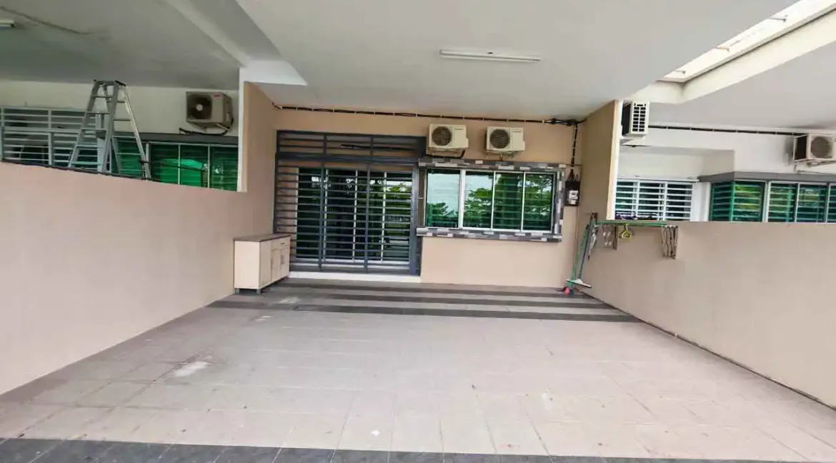 rumah-teres-setingkat-untuk-dijual-di-taman-lapangan-kiara-ipoh-02