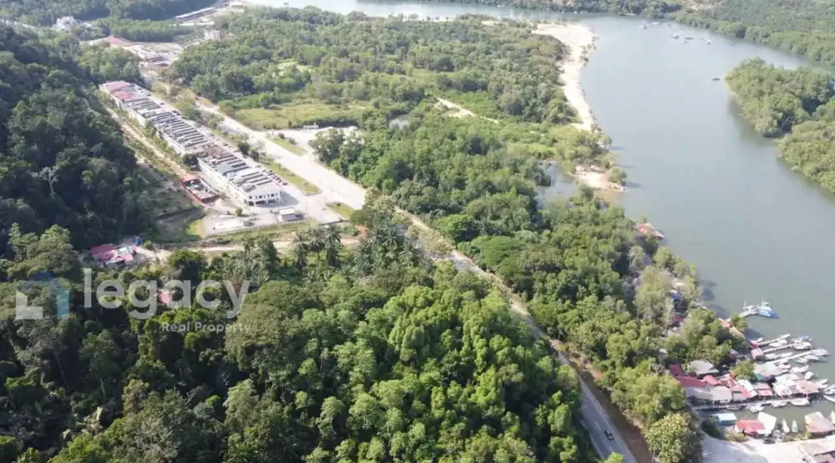 Tanah bangunan untuk dijual di Bandar Lumut, Manjung, Perak