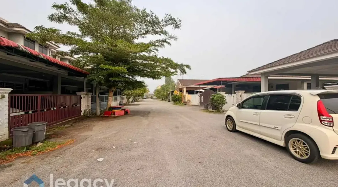 teres-dua-tingkat-untuk-dijual-di-taman-bunga-raya-kuala-kangsar-perak-02