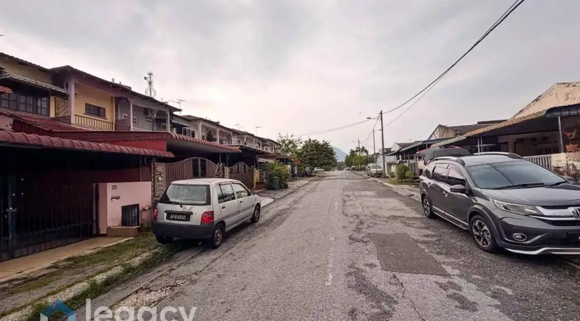 rumah-untuk-dijual-di-taman-sri-ampang-ipoh-perak-03