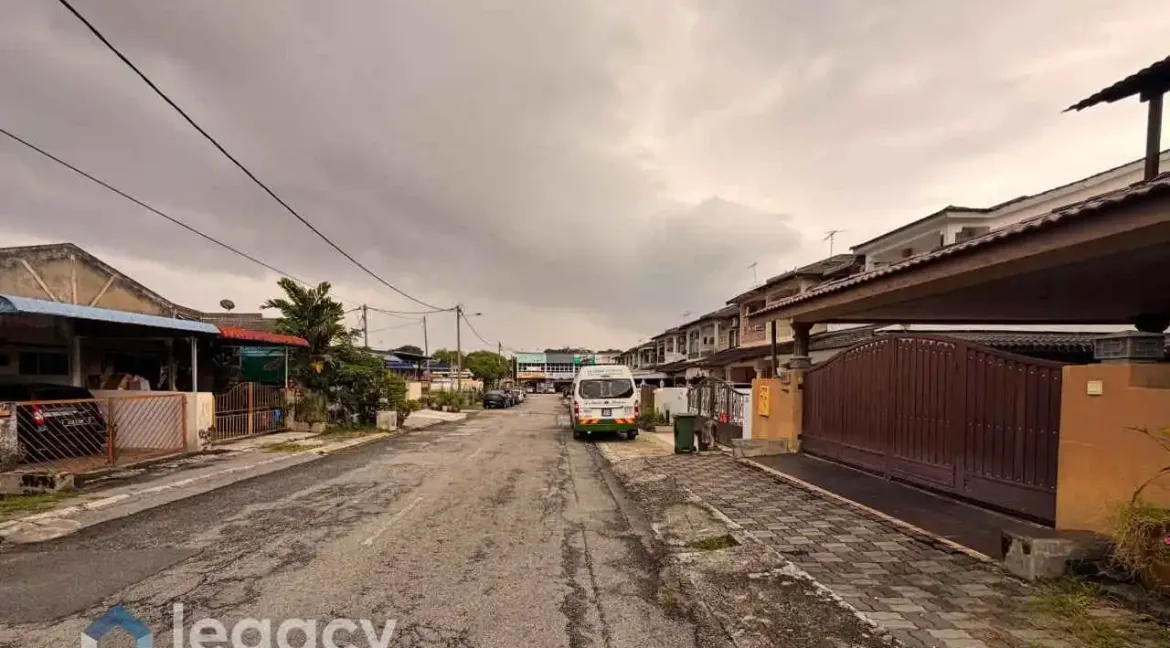 rumah-untuk-dijual-di-taman-sri-ampang-ipoh-perak-04