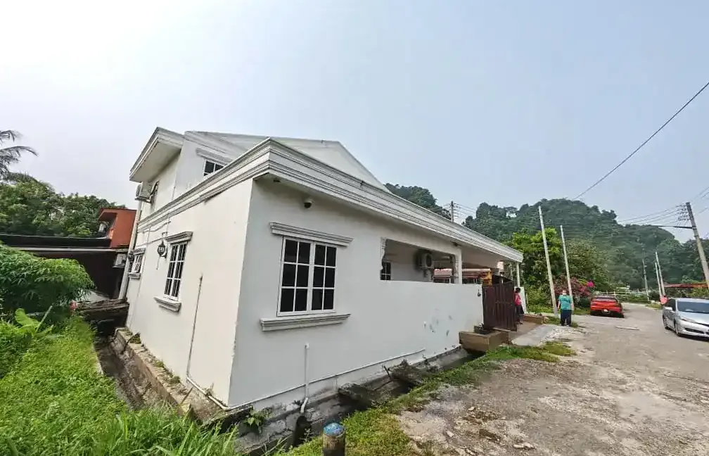 teres-2-tingkat-corner-lot-untuk-dijual-di-lintasan-bercham-timur-ipoh-02