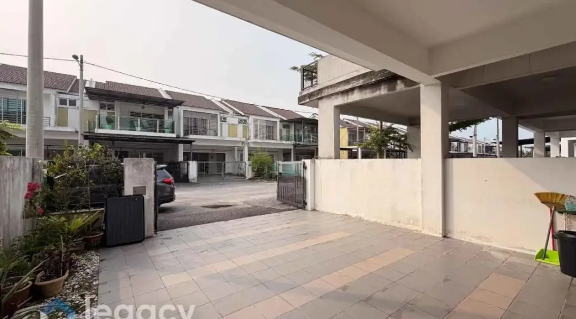 teres-2-tingkat-untuk-dijual-bandar-universiti-seri-iskandar-04