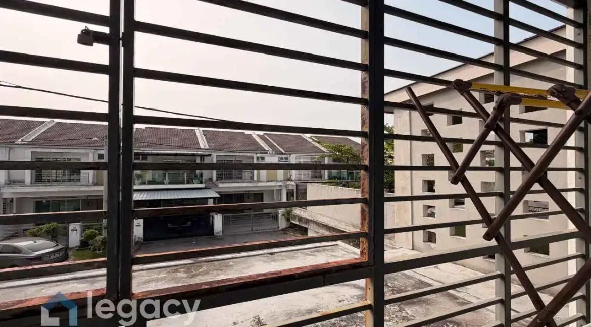 teres-2-tingkat-untuk-dijual-bandar-universiti-seri-iskandar-25
