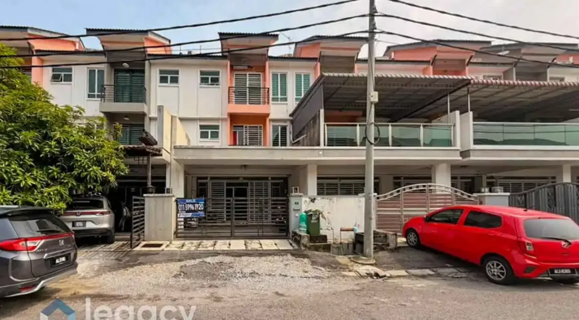 Rumah teres 3 tingkat untuk dijual di Anjung Bercham Megah, Ipoh, Perak