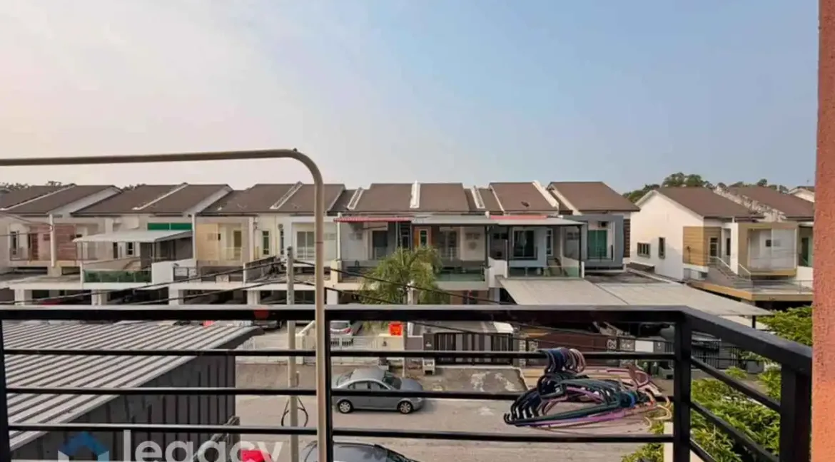 teres-3-tingkat-untuk-dijual-di-anjung-bercham-megah-ipoh-15